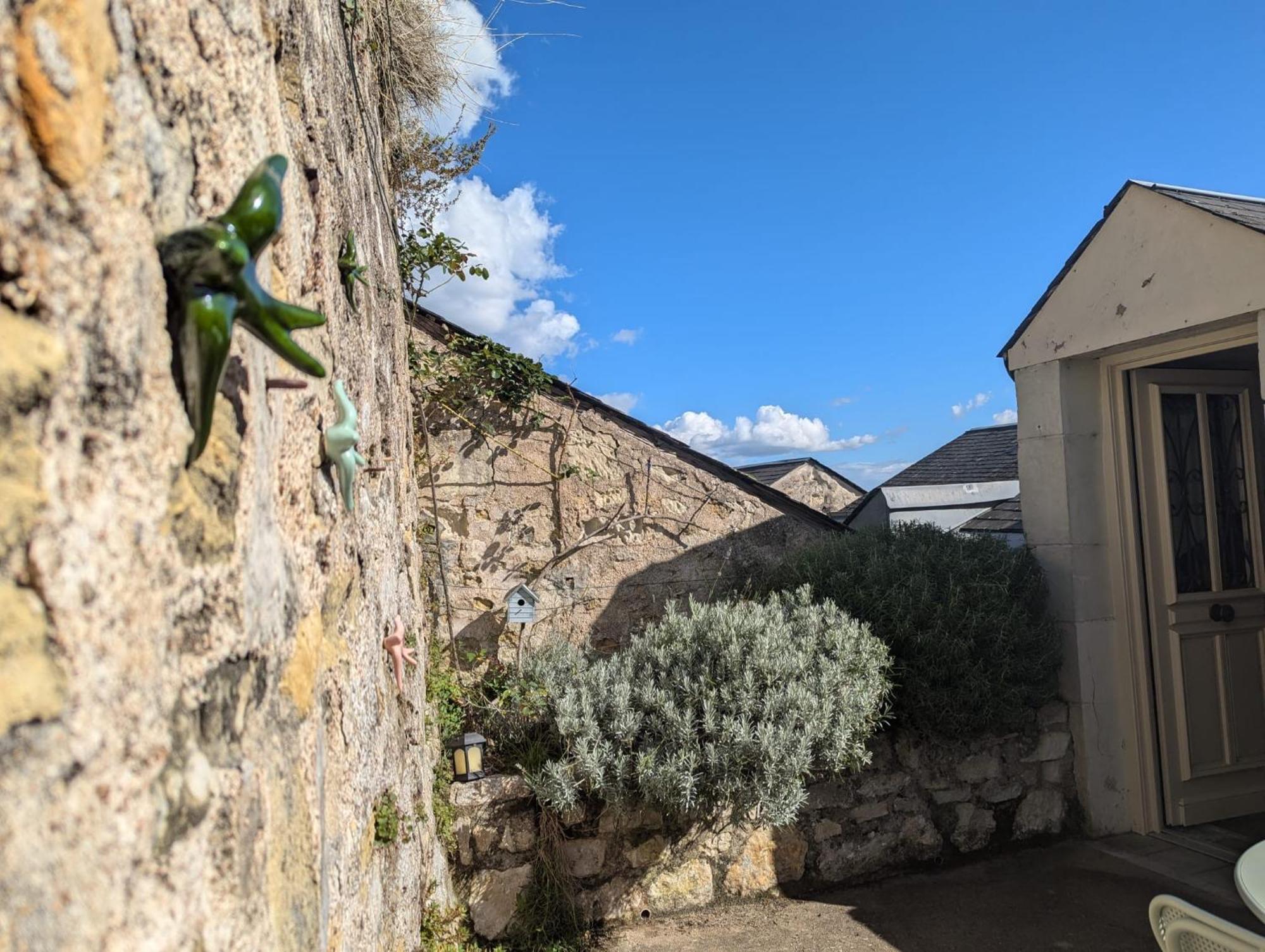 Appartement Des Hirondelles , Au Pied Du Chateau Chinon Extérieur photo