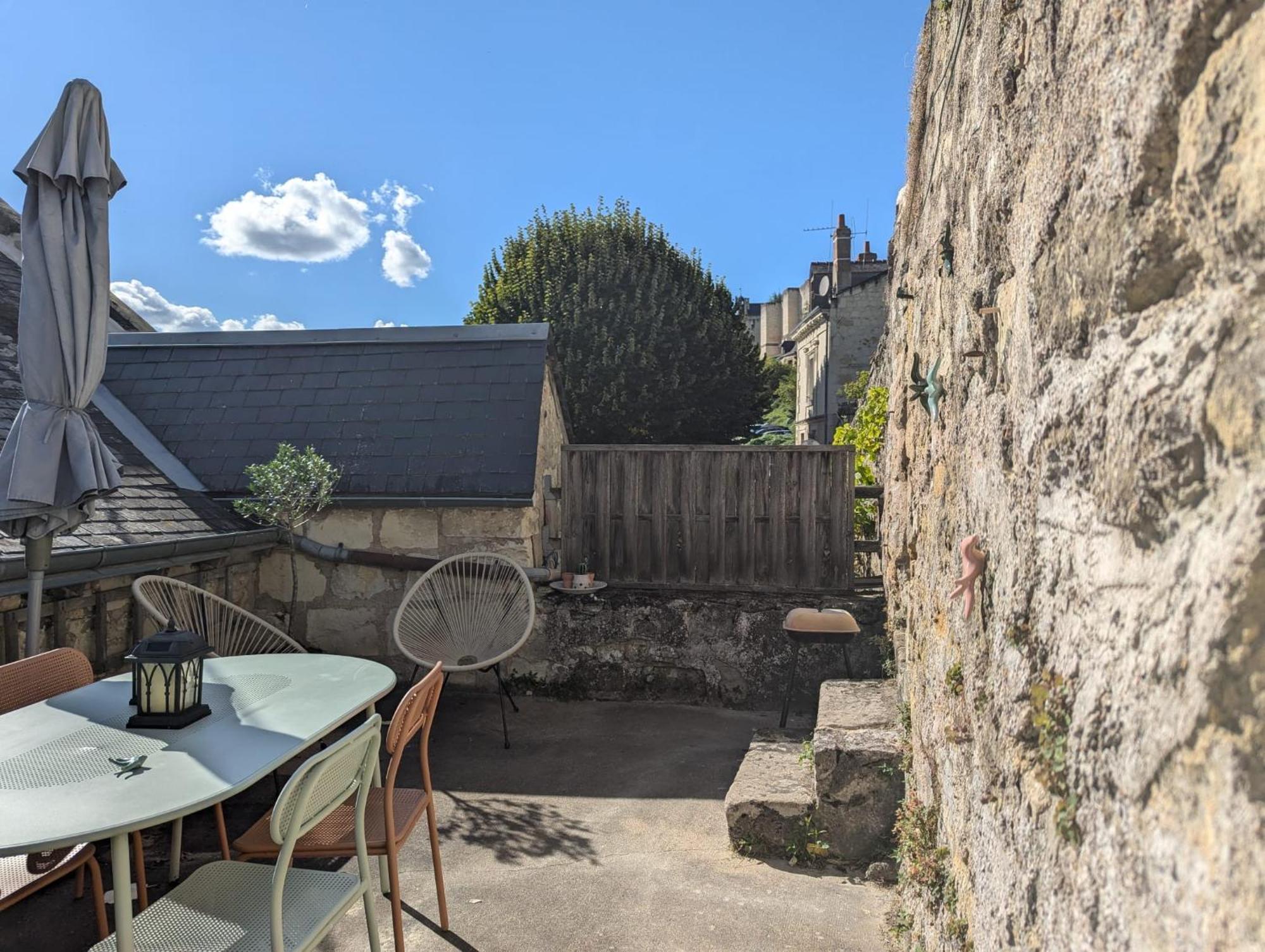 Appartement Des Hirondelles , Au Pied Du Chateau Chinon Extérieur photo
