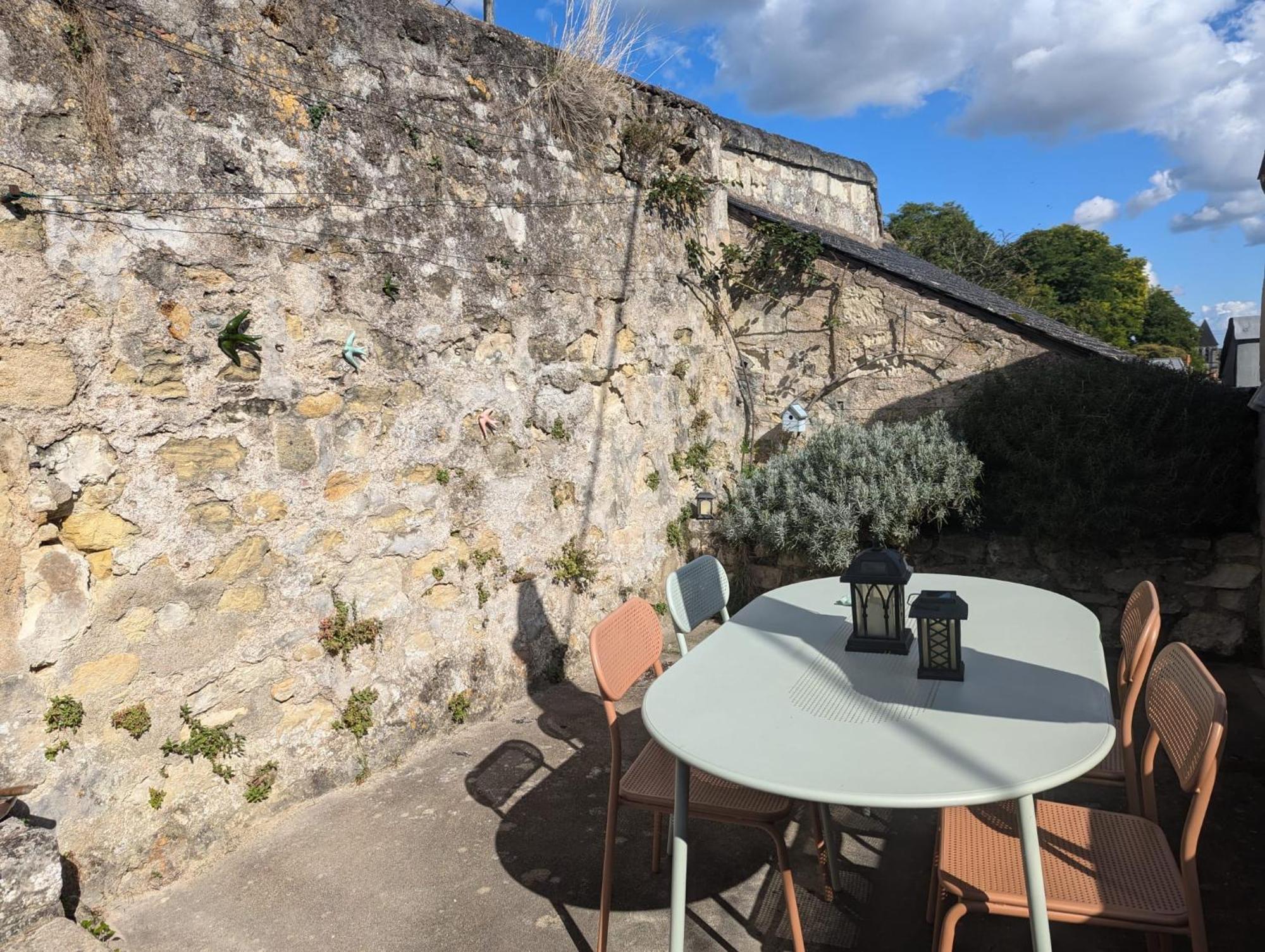 Appartement Des Hirondelles , Au Pied Du Chateau Chinon Extérieur photo